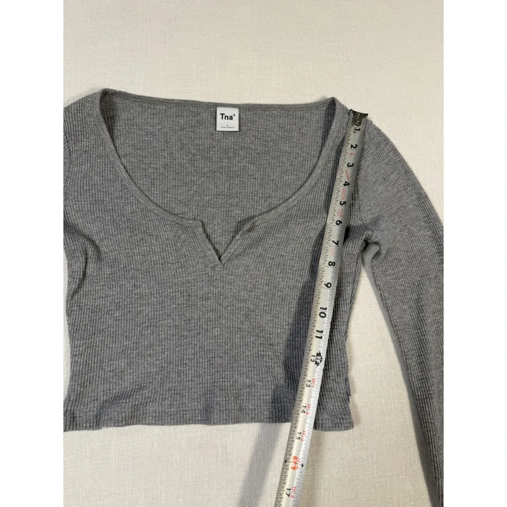 Aritzia Tna Grey Waffle Knit Notch Neck Cropped Long Sleeve Top small